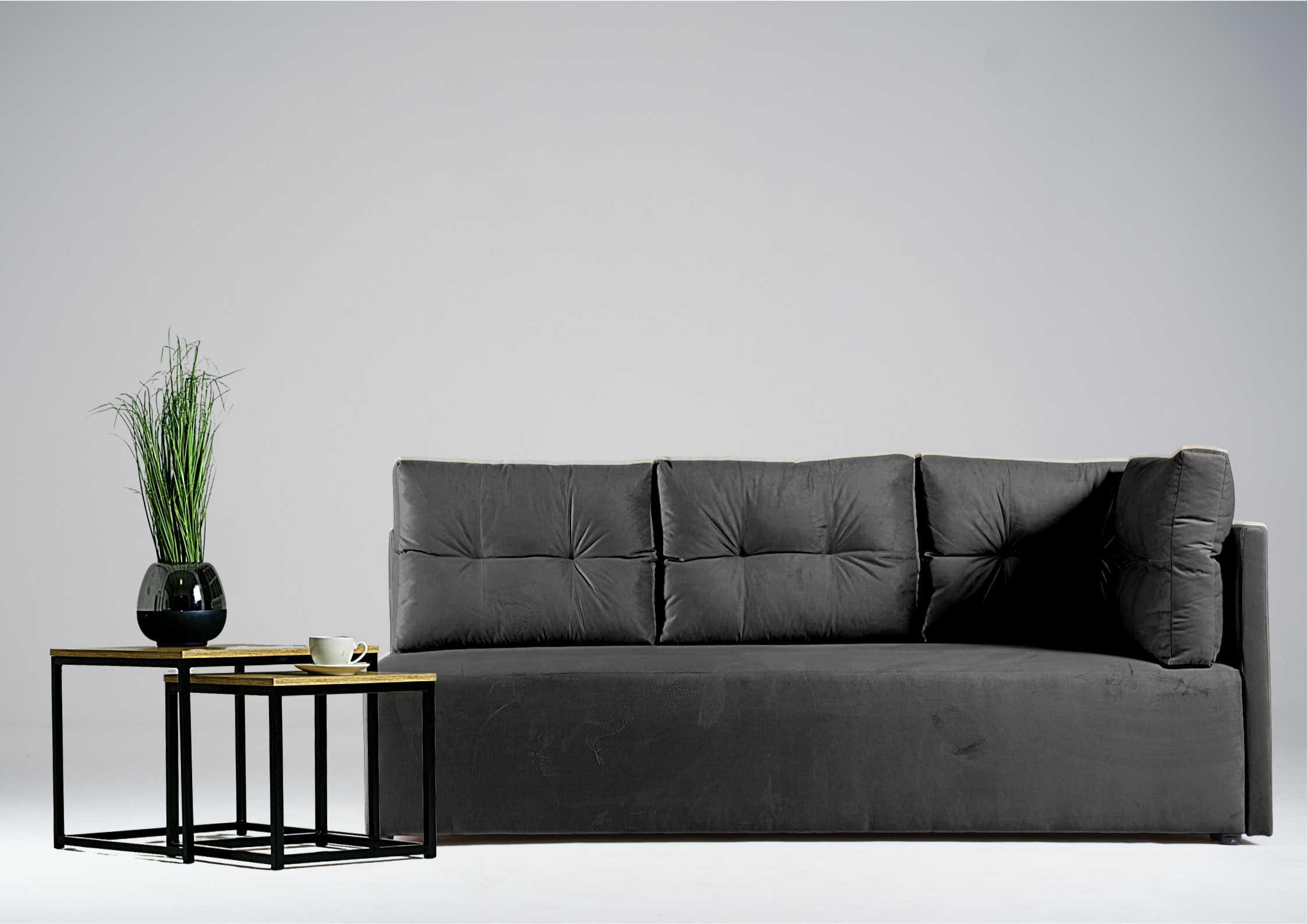 Grafitowa sofa do salonu 